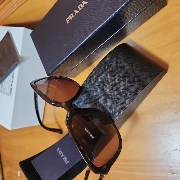 Prada Brown Tortoise Havana Sunglasses☀️⛅❄️ - Picture 2 of 12